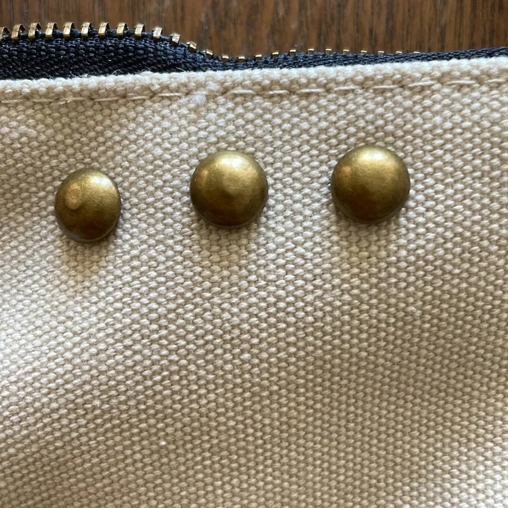 pretty simple wristlet / brand new